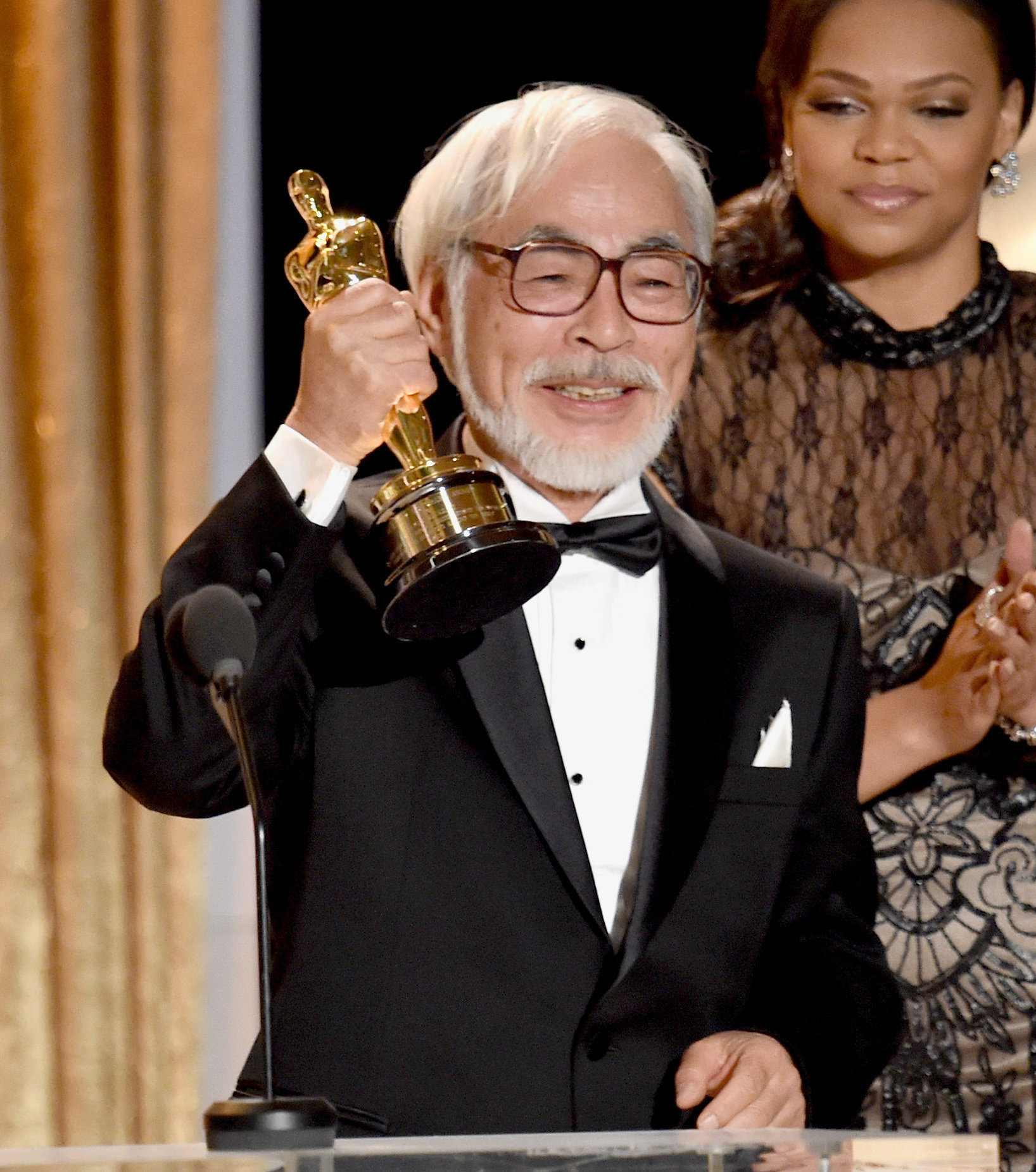 Hayao Miyazaki accepting award